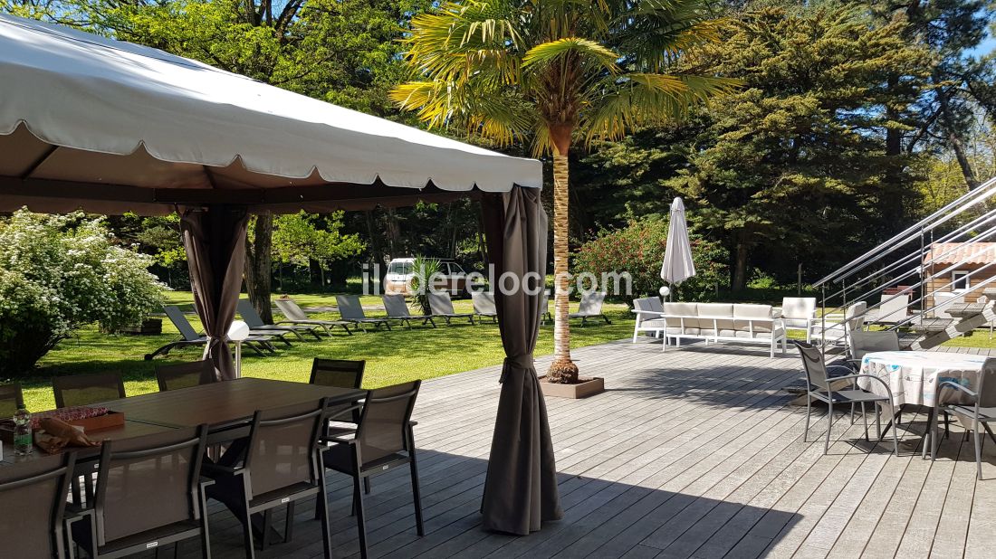 Photo 20 : TERRASSE d'une maison située à Le Bois-Plage-en-Ré, île de Ré.