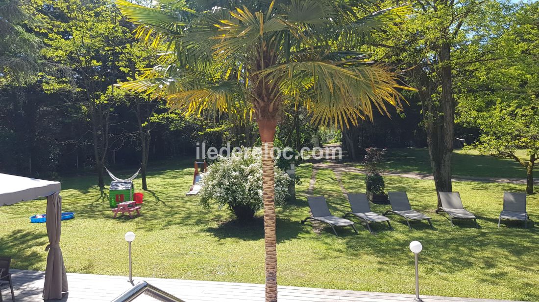 Photo 22 : JARDIN d'une maison située à Le Bois-Plage-en-Ré, île de Ré.