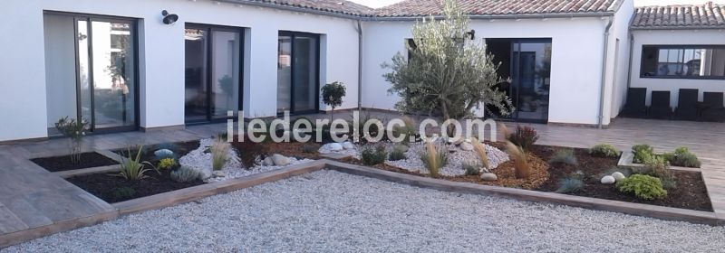 Photo 22 : EXTERIEUR d'une maison située à Loix, île de Ré.