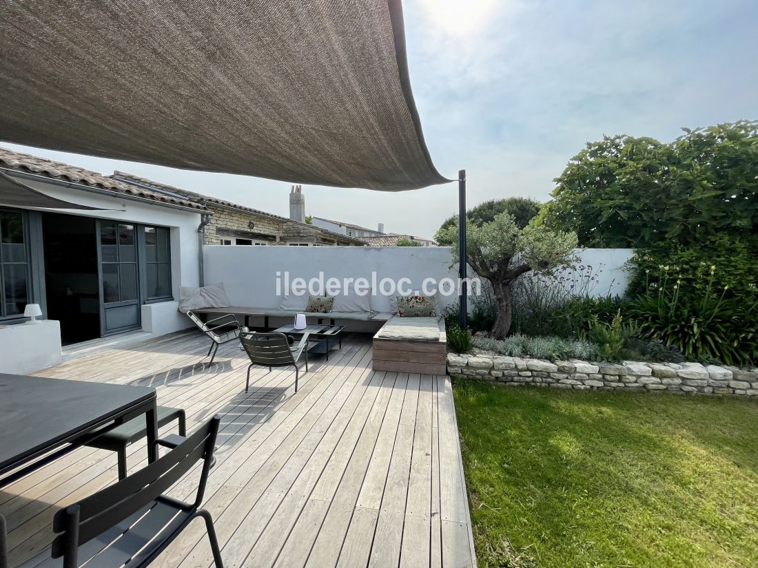 Photo 2 : TERRASSE d'une maison située à Les Portes-en-Ré, île de Ré.