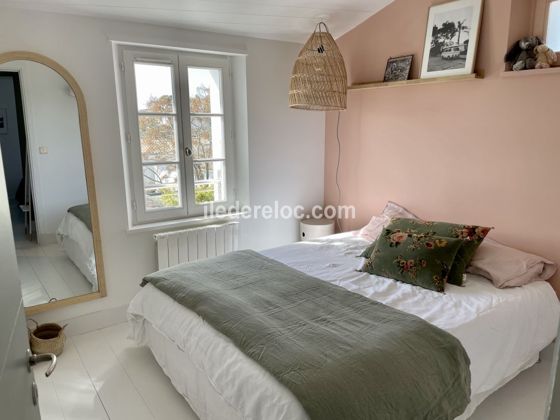 Photo 19 : CHAMBRE d'une maison située à Les Portes-en-Ré, île de Ré.