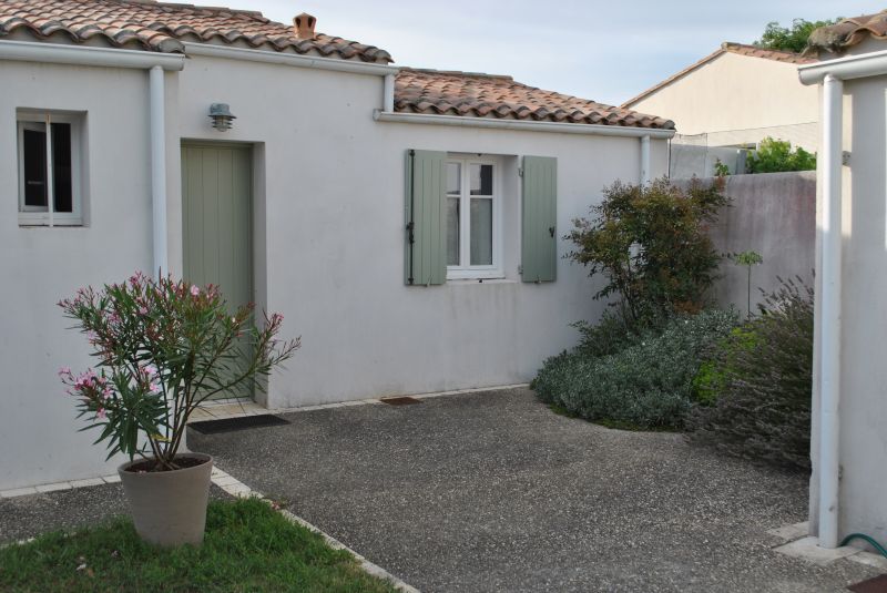 Photo 3 : EXTERIEUR d'une maison située à Loix, île de Ré.