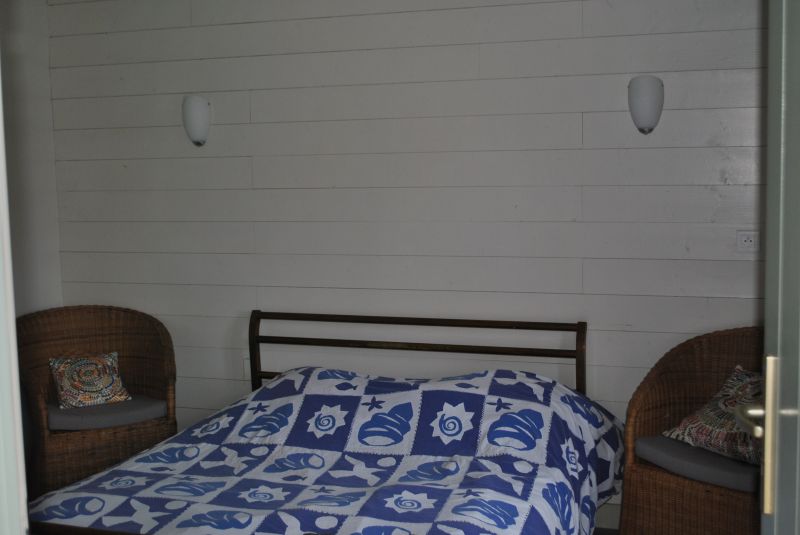 Photo 4 : CHAMBRE d'une maison située à Loix, île de Ré.