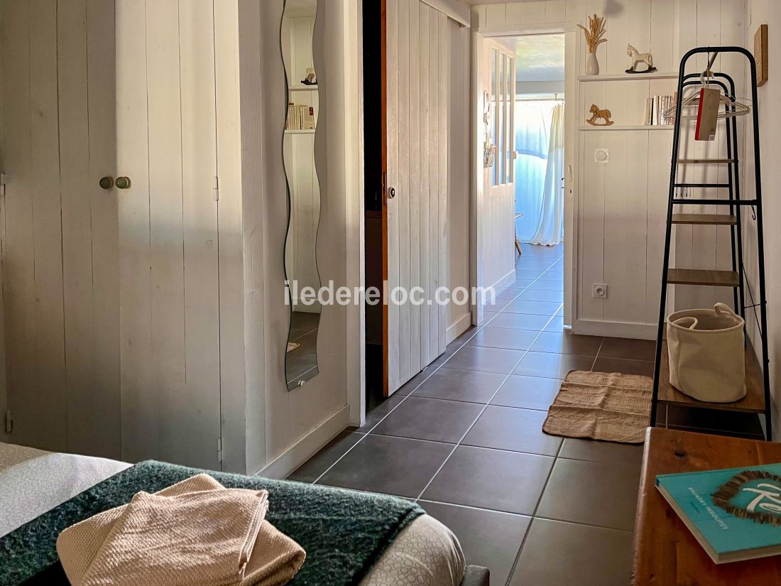 Photo 9 : CHAMBRE d'une maison situ&eacute;e &agrave; Le Bois-Plage-en-R&eacute;, &icirc;le de R&eacute;.