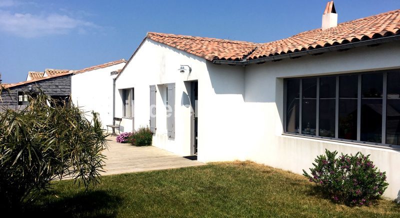 Photo 3 : EXTERIEUR d'une maison située à La Couarde-sur-mer, île de Ré.