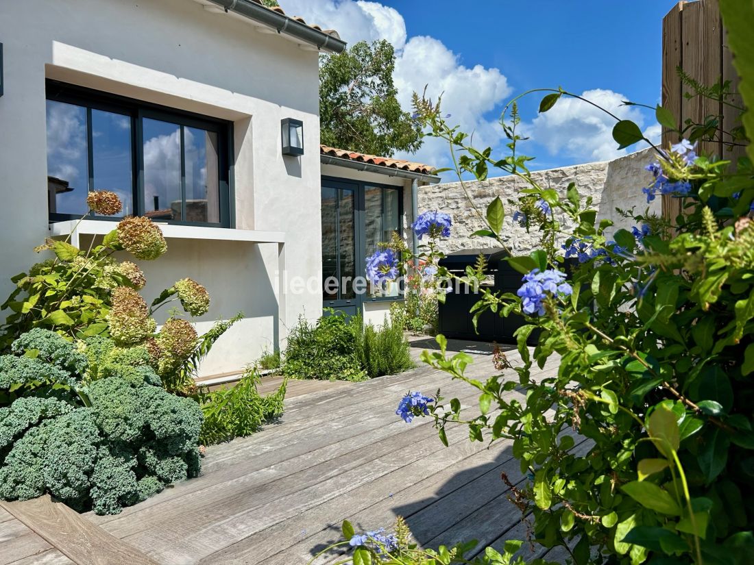 Photo 24 : TERRASSE d'une maison situ&eacute;e &agrave; Le Bois-Plage-en-R&eacute;, &icirc;le de R&eacute;.