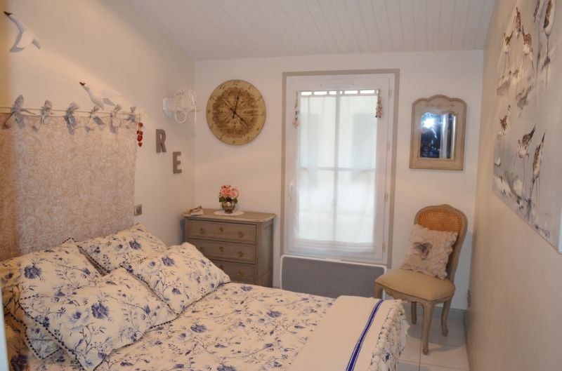 Photo 11 : CHAMBRE d'une maison située à Saint-Martin-de-Ré, île de Ré.