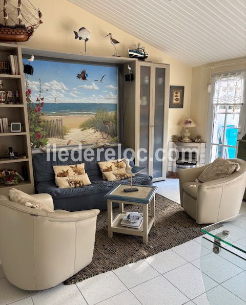 Photo 18 : SEJOUR d'une maison situ&eacute;e &agrave; Saint-Martin-de-R&eacute;, &icirc;le de R&eacute;.