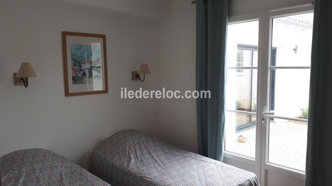 Photo 5 : CHAMBRE d'une maison située à Loix, île de Ré.