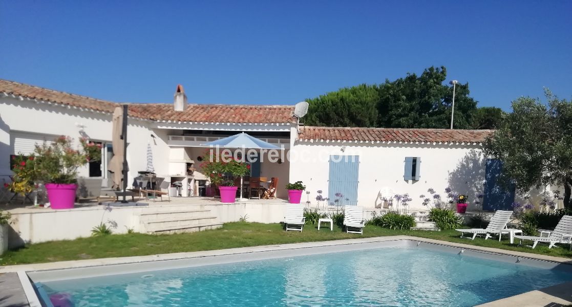 Photo 1 : EXTERIEUR d'une maison située à Le Bois-Plage-en-Ré, île de Ré.