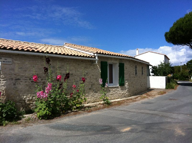 Photo 1 : EXTERIEUR d'une maison située à Rivedoux-Plage, île de Ré.