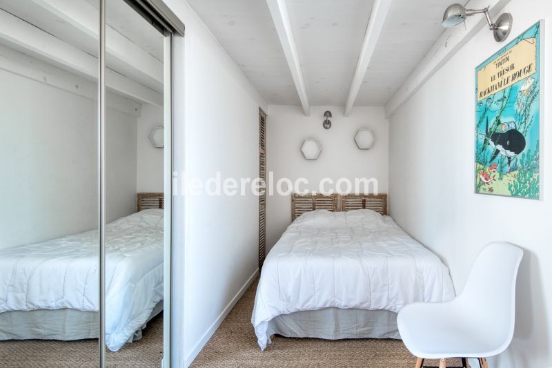 Photo 7 : CHAMBRE d'une maison situ&eacute;e &agrave; Sainte-Marie-de-R&eacute;, &icirc;le de R&eacute;.