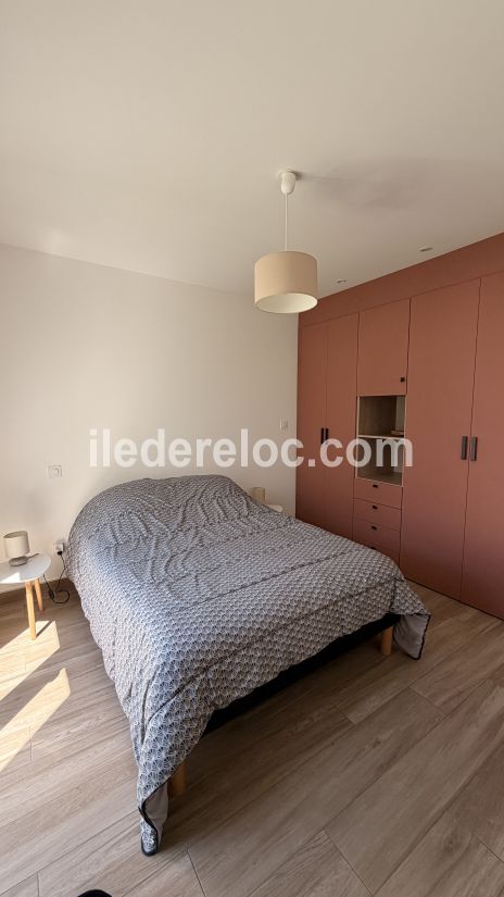 Photo 22 : CHAMBRE d'une maison situ&eacute;e &agrave; La Flotte-en-R&eacute;, &icirc;le de R&eacute;.
