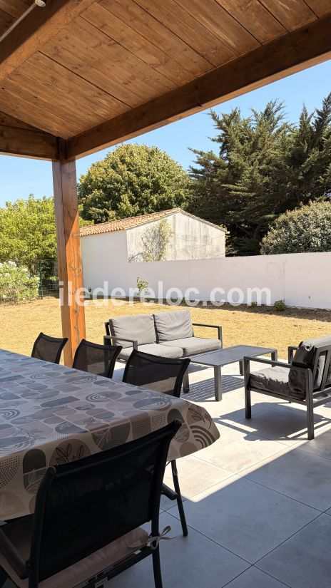 Photo 46 : TERRASSE d'une maison situ&eacute;e &agrave; La Flotte-en-R&eacute;, &icirc;le de R&eacute;.