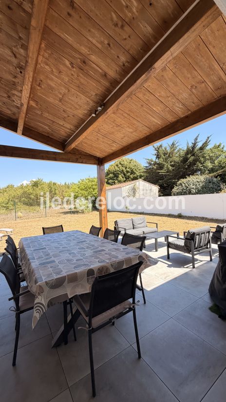 Photo 45 : TERRASSE d'une maison situ&eacute;e &agrave; La Flotte-en-R&eacute;, &icirc;le de R&eacute;.