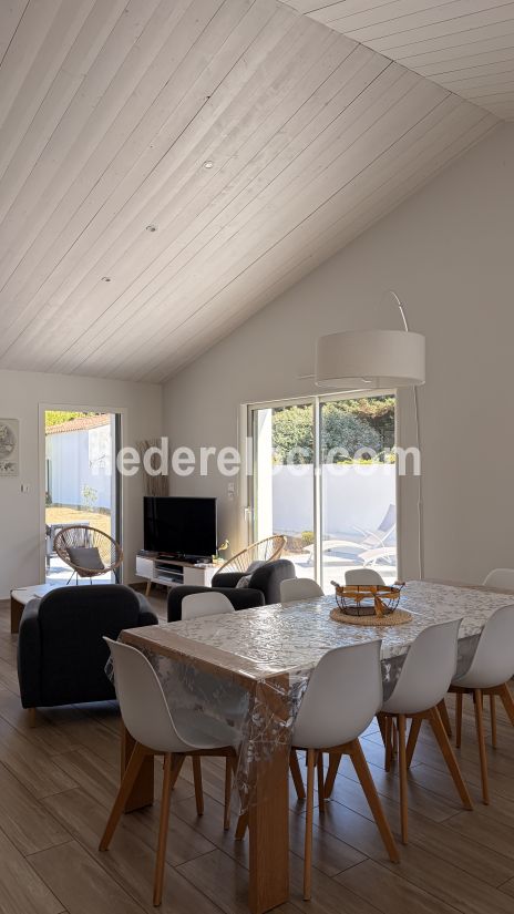 Photo 5 : SEJOUR d'une maison situ&eacute;e &agrave; La Flotte-en-R&eacute;, &icirc;le de R&eacute;.
