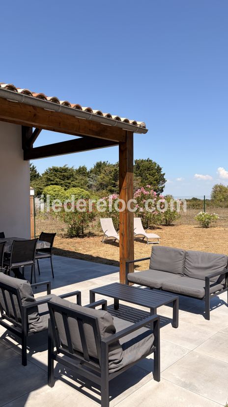 Photo 40 : TERRASSE d'une maison situ&eacute;e &agrave; La Flotte-en-R&eacute;, &icirc;le de R&eacute;.