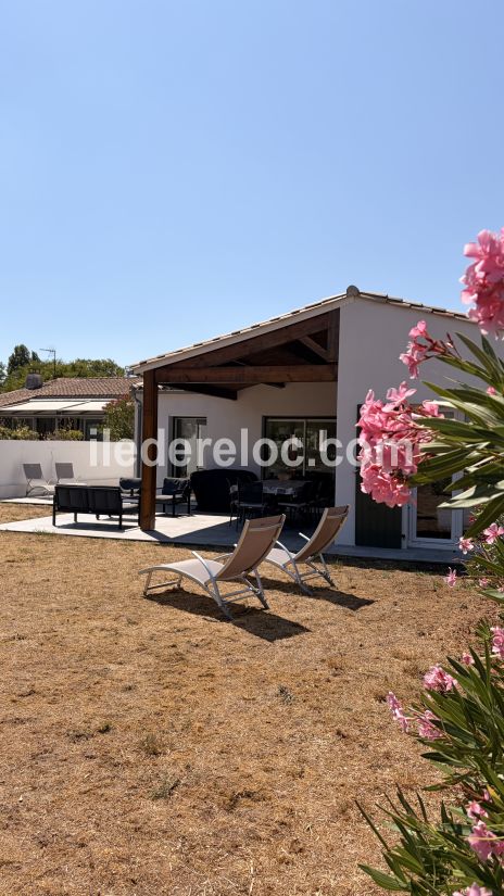 Photo 41 : EXTERIEUR d'une maison situ&eacute;e &agrave; La Flotte-en-R&eacute;, &icirc;le de R&eacute;.