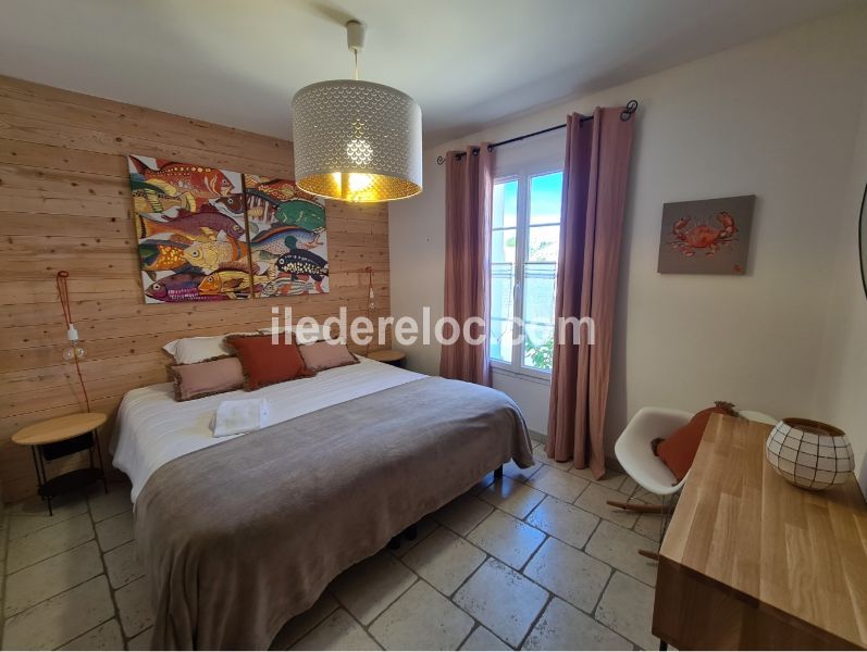 Photo 15 : CHAMBRE d'une maison située à La Couarde-sur-mer, île de Ré.