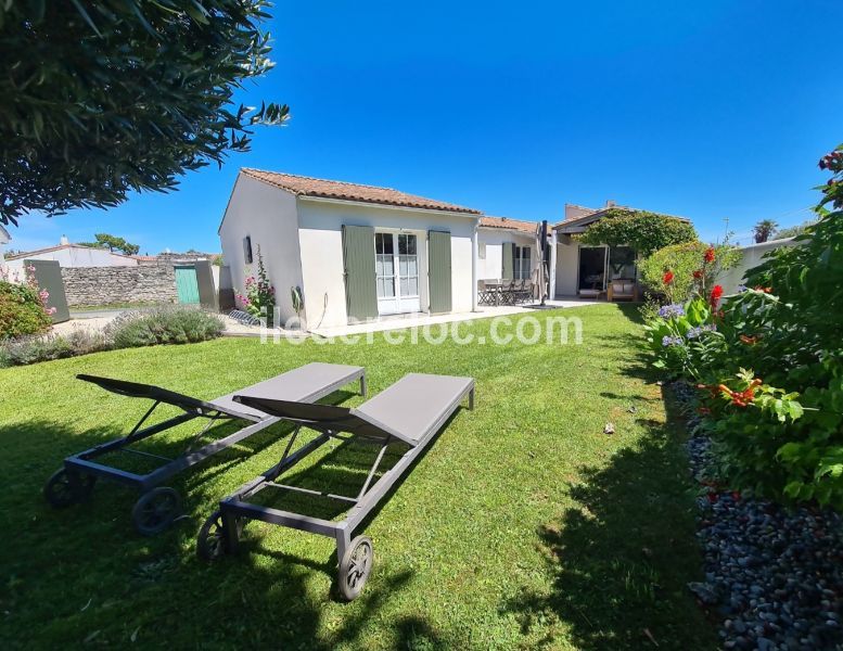 Photo 2 : JARDIN d'une maison située à La Couarde-sur-mer, île de Ré.