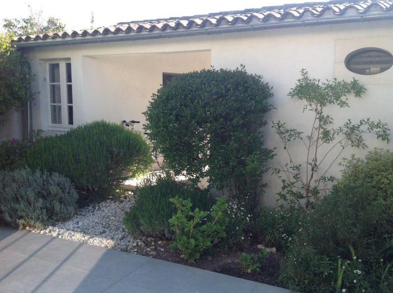 Photo 5 : PATIO d'une maison située à Le Bois-Plage-en-Ré, île de Ré.