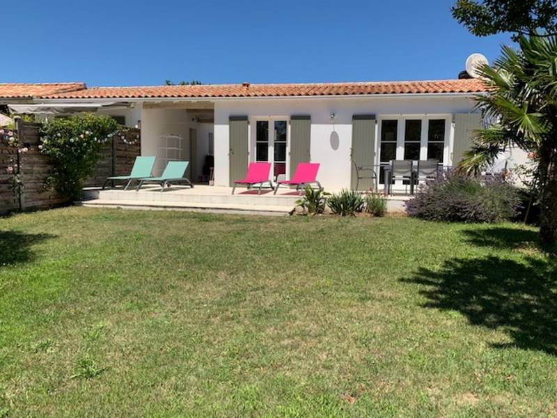 Photo 1 : EXTERIEUR d'une maison située à Le Bois-Plage-en-Ré, île de Ré.