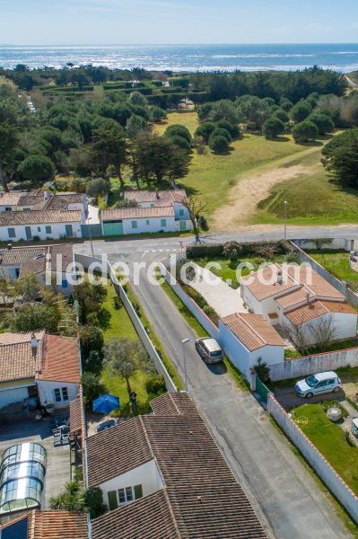 Photo 13 : EXTERIEUR d'une maison située à Le Bois-Plage-en-Ré, île de Ré.