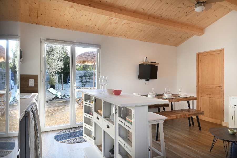 Photo 7 : CUISINE d'une maison située à La Couarde-sur-mer, île de Ré.