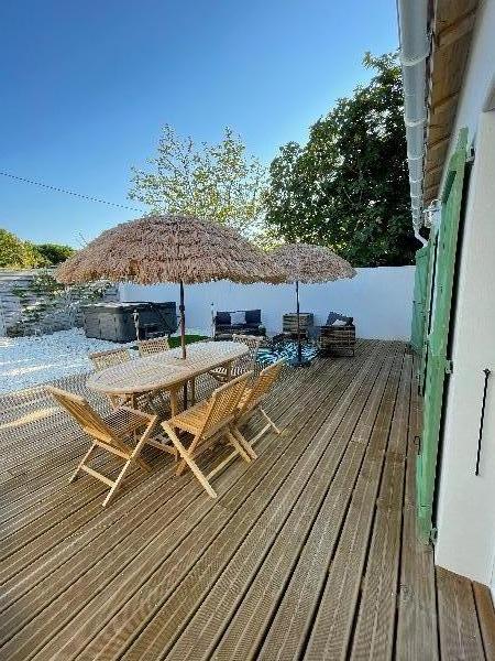 Photo 2 : TERRASSE d'une maison située à La Couarde-sur-mer, île de Ré.