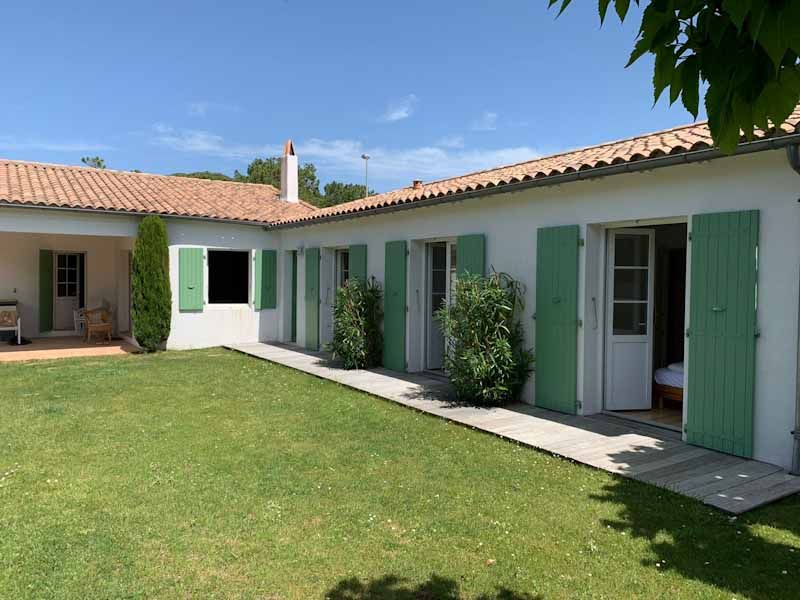 Photo 1 : JARDIN d'une maison située à Le Bois-Plage-en-Ré, île de Ré.