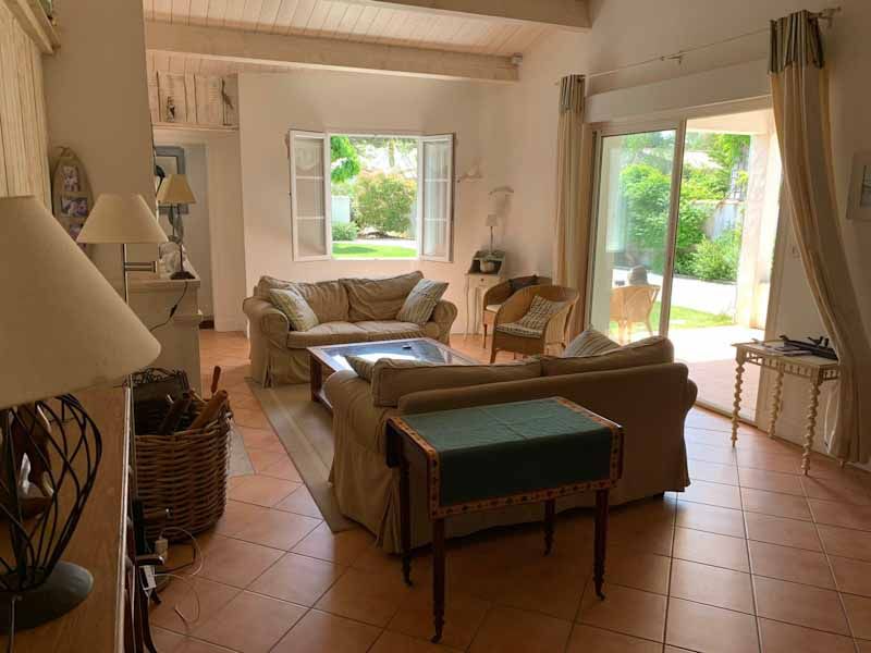 Photo 5 : SEJOUR d'une maison située à Le Bois-Plage-en-Ré, île de Ré.