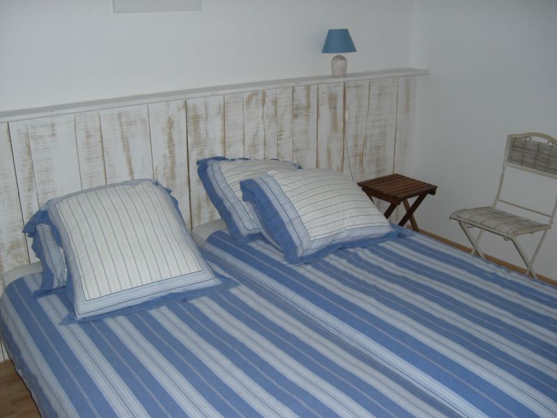 Photo 8 : CHAMBRE d'une maison située à Le Bois-Plage-en-Ré, île de Ré.