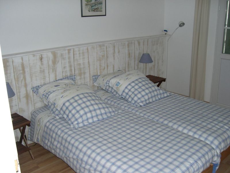 Photo 10 : CHAMBRE d'une maison située à Le Bois-Plage-en-Ré, île de Ré.