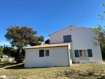 Photo 3 : EXTERIEUR d'une maison située à La Couarde-sur-mer, île de Ré.