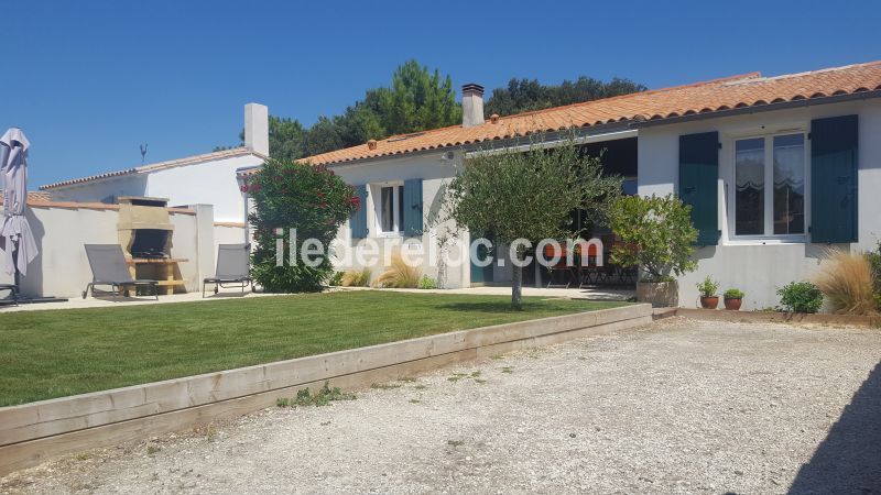 Photo 1 : JARDIN d'une maison située à La Couarde-sur-mer, île de Ré.