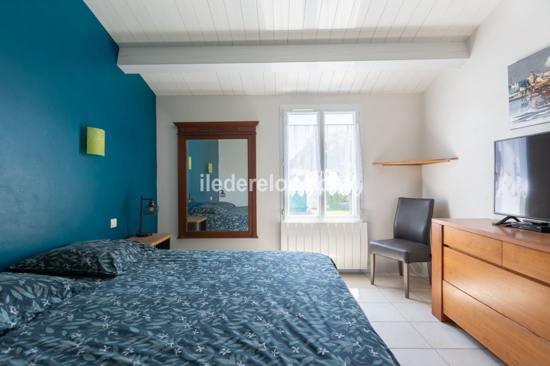 Photo 21 : CHAMBRE d'une maison située à La Couarde-sur-mer, île de Ré.