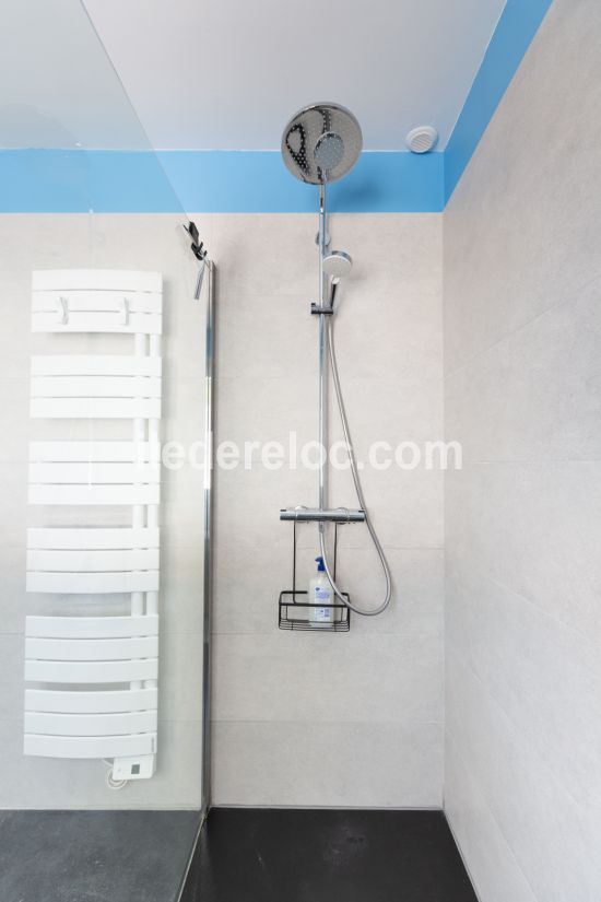 Photo 29 : SALLEDEBAIN d'une maison située à La Couarde-sur-mer, île de Ré.