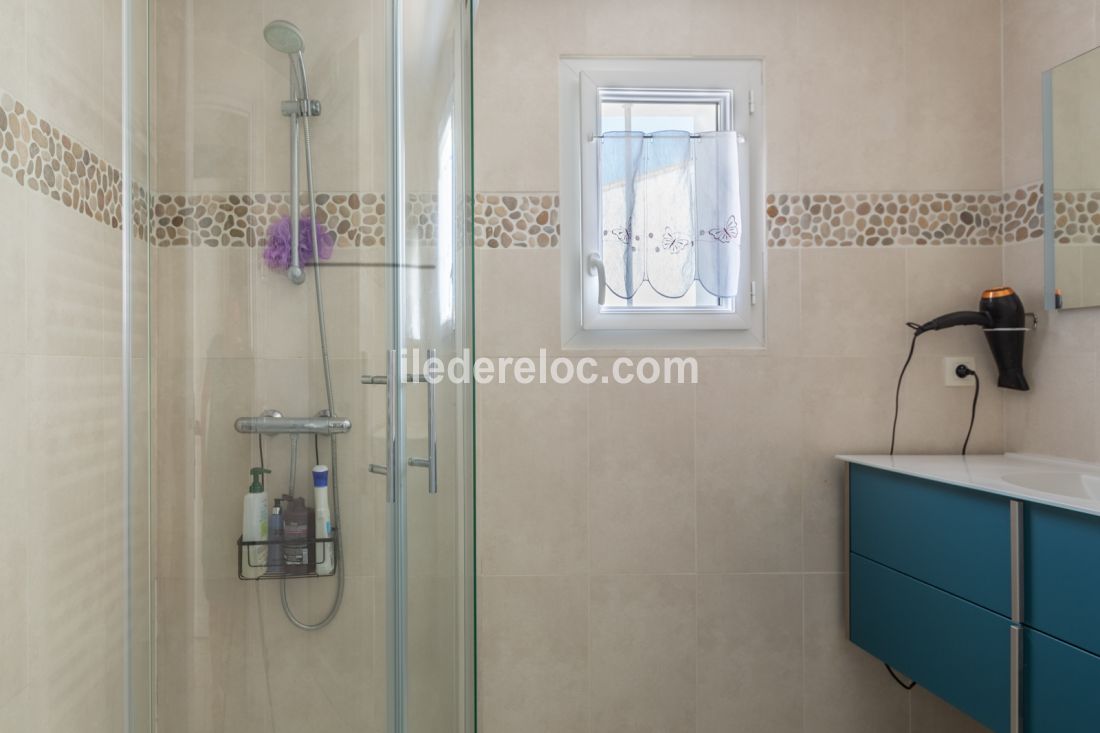 Photo 30 : SALLEDEBAIN d'une maison située à La Couarde-sur-mer, île de Ré.
