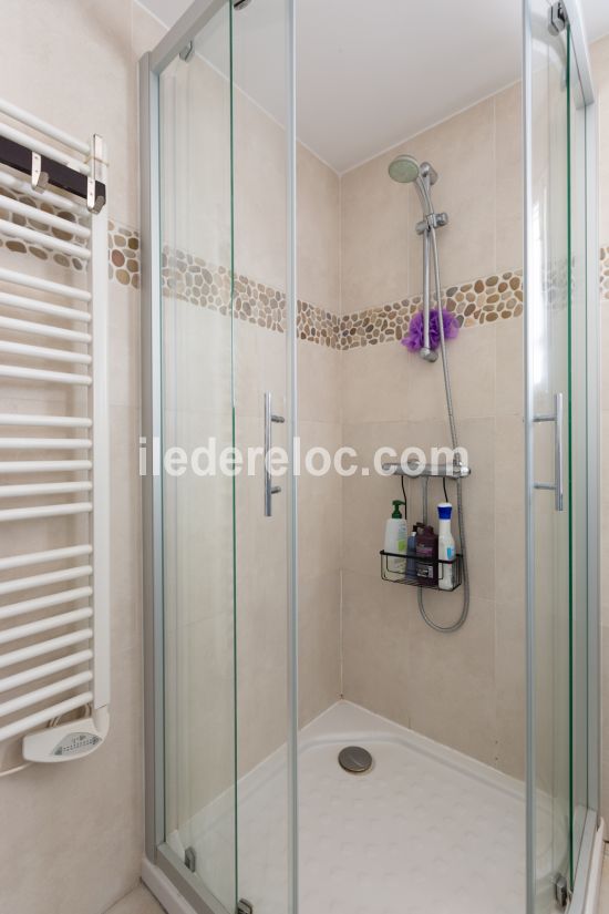 Photo 32 : SALLEDEBAIN d'une maison située à La Couarde-sur-mer, île de Ré.