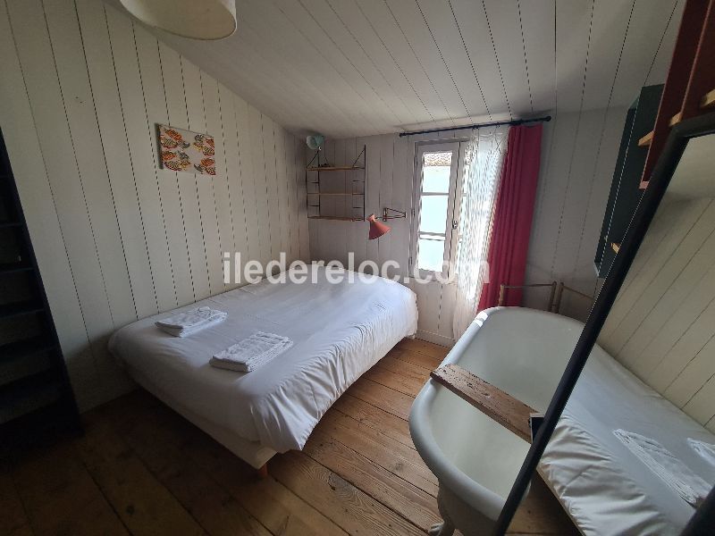 Photo 28 : CHAMBRE d'une maison située à La Couarde-sur-mer, île de Ré.