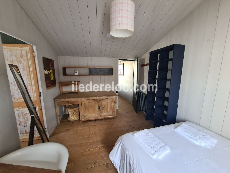 Photo 30 : CHAMBRE d'une maison située à La Couarde-sur-mer, île de Ré.