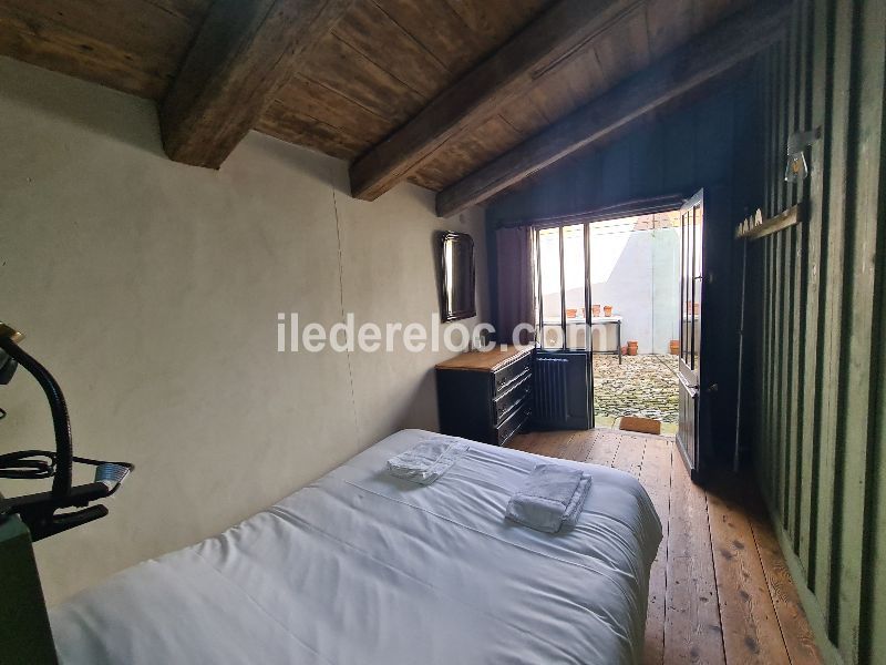 Photo 18 : CHAMBRE d'une maison située à La Couarde-sur-mer, île de Ré.