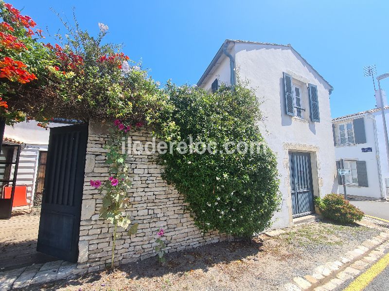 Photo 3 : EXTERIEUR d'une maison située à La Couarde-sur-mer, île de Ré.