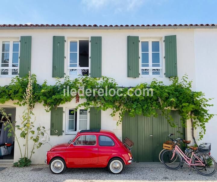 Photo 1 : EXTERIEUR d'une maison située à Saint-Martin-de-Ré, île de Ré.