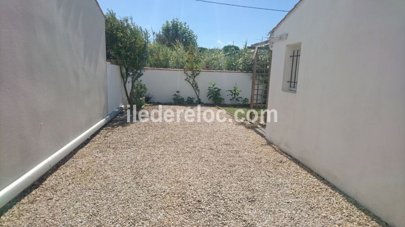 Photo 10 : EXTERIEUR d'une maison située à Saint-Clément-des-Baleines, île de Ré.