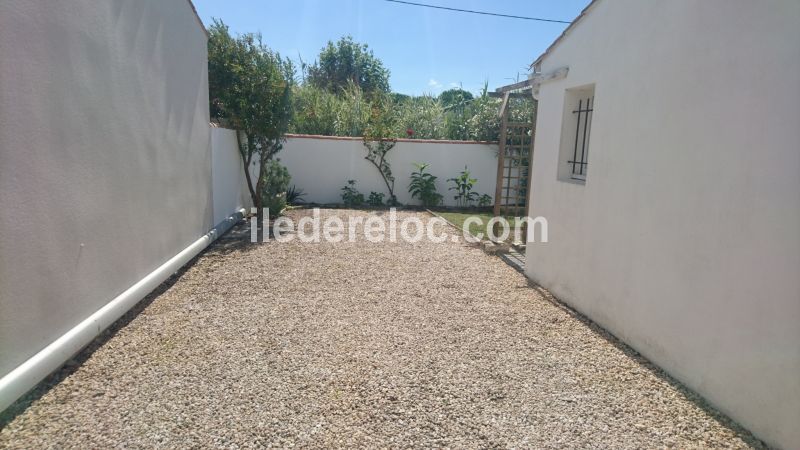 Photo 9 : EXTERIEUR d'une maison située à Saint-Clement, île de Ré.