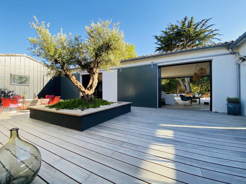 Photo 10 : PATIO d'une maison située à Le Bois-Plage-en-Ré, île de Ré.