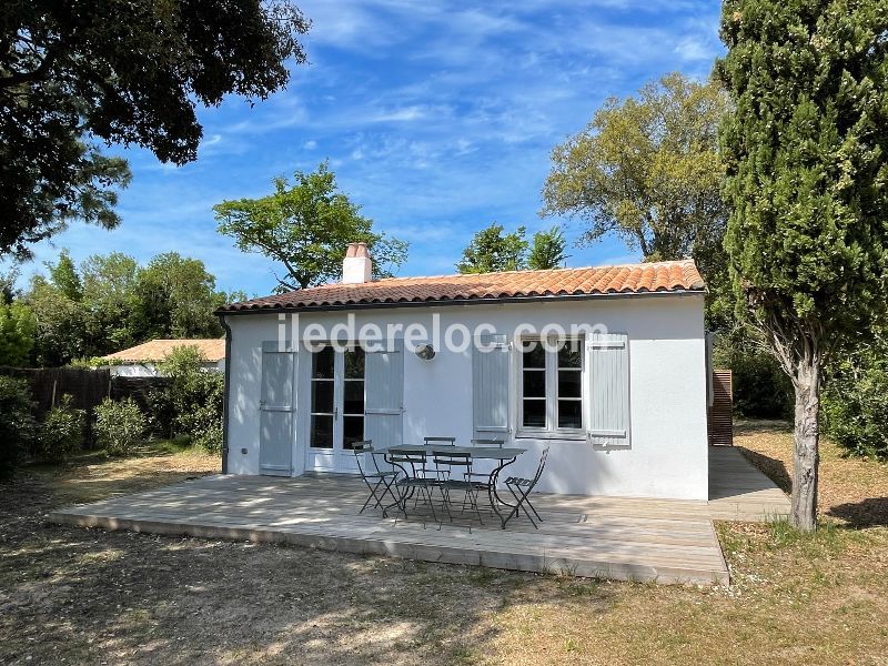 Photo 1 : EXTERIEUR d'une maison située à Les Portes-en-Ré, île de Ré.