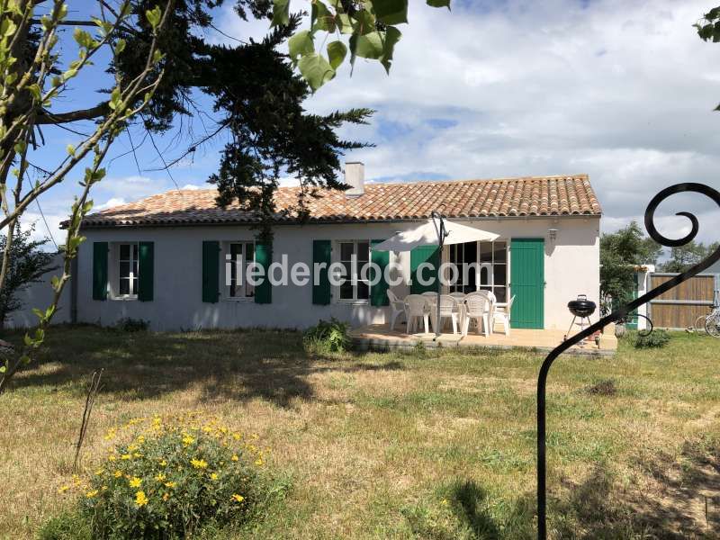 Photo 2 : EXTERIEUR d'une maison située à La Couarde-sur-mer, île de Ré.