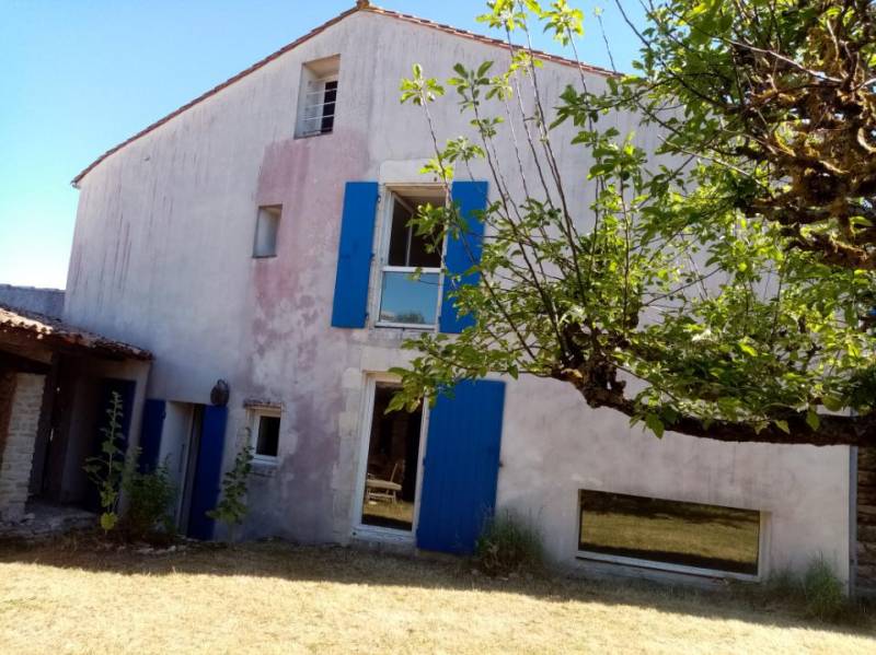 Photo 1 : EXTERIEUR d'une maison située à Le Bois-Plage-en-Ré, île de Ré.